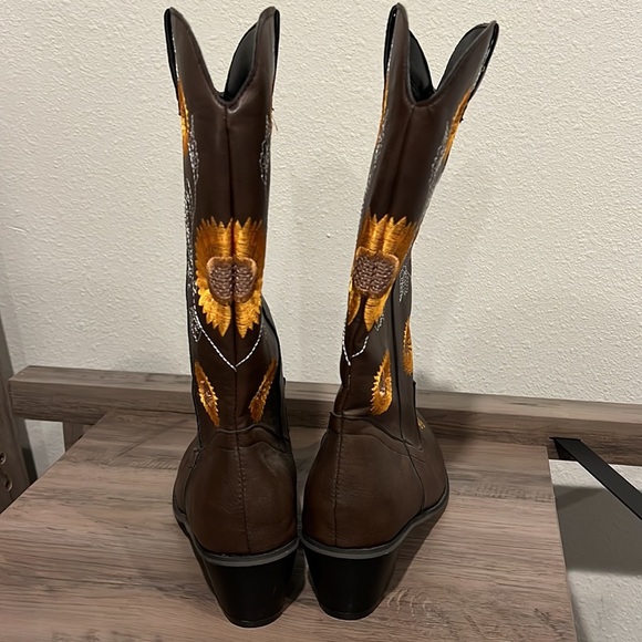 Women’s Sunflower Cowboy Boots - Picture 9 of 9
